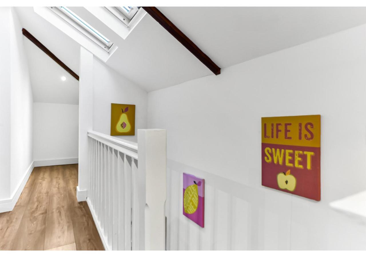 Ferienwohnung Sleek And Modern Studio With Minimalist Vibe Chelmsford Exterior foto
