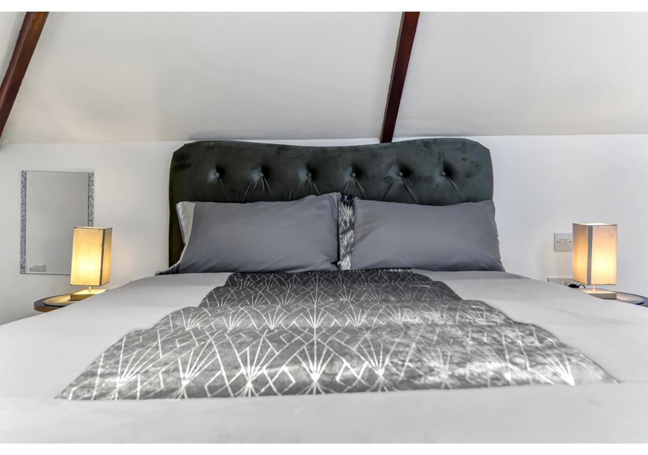 Ferienwohnung Sleek And Modern Studio With Minimalist Vibe Chelmsford Exterior foto